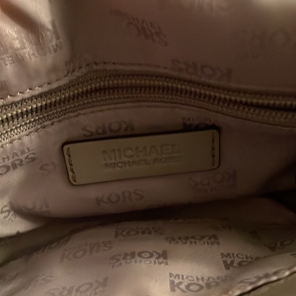 Michael Kors Grey Quilted Soft Leather Sholder Bag.Pristine Condition.⚠️FIRM⚠️ - Picture 7 of 15